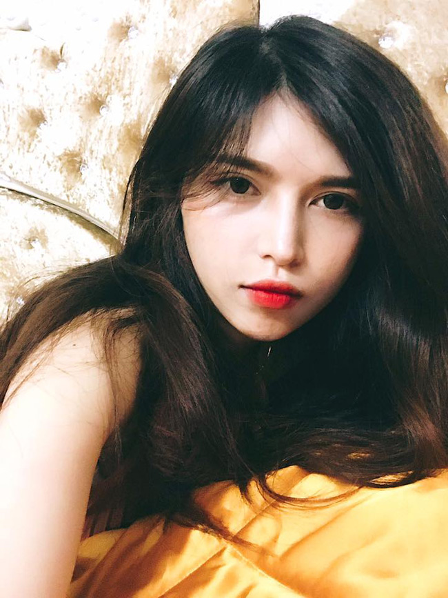 Hai cô chị họ Hồ nóng bỏng chẳng kém cô em út nổi tiếng